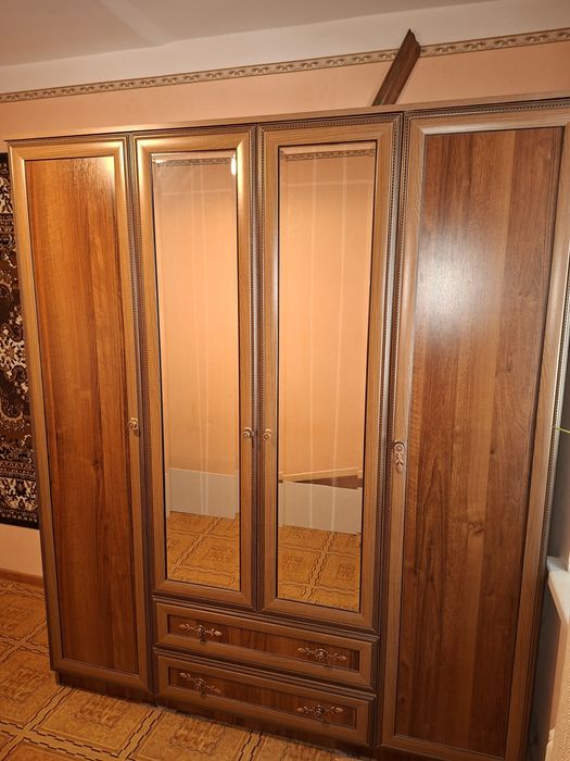 Срочно продам шифоньер почти в идеальном состоянии