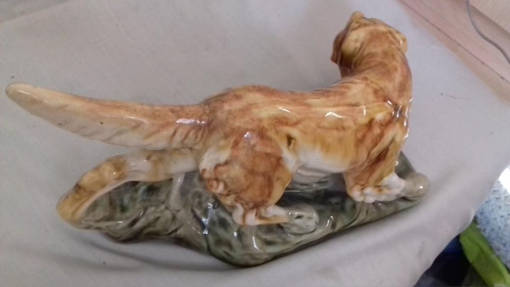 Статуэтка"Собака с добычей".