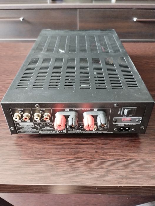 Emotiva BasX A-100 amplificator stereo