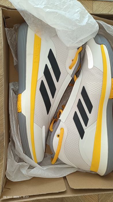 Срочно продаются кроссовки Adidas , оригинал