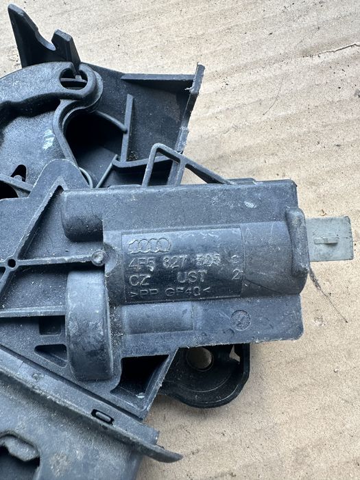 Incuietoare / broasca inchidere portbagaj Volkswagen passat b6 b7 cc / golf 5 6 caroserie break / coupe / hatchback