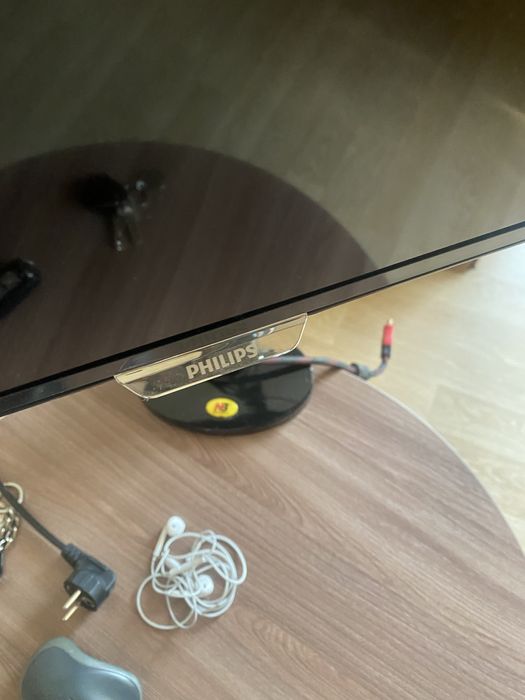 Монитор Philips 323E7Q диагональ 32 вместе с держателем