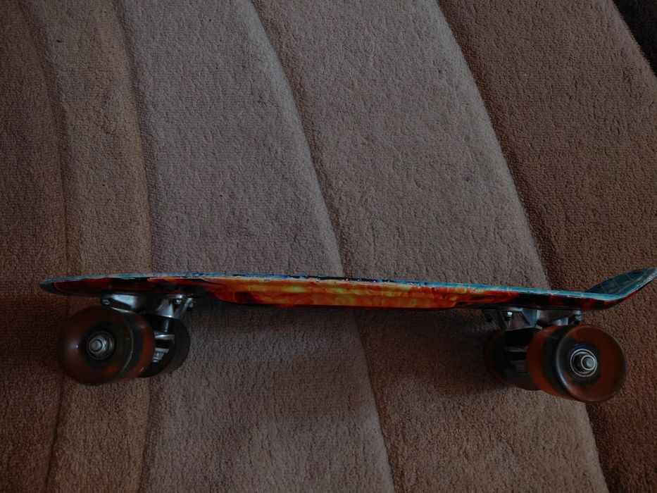 Продам скейтборд 55 см