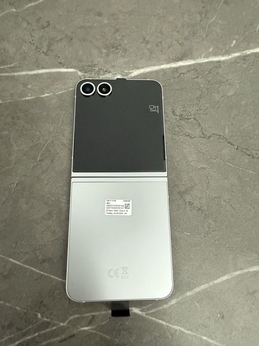 Vand Samsung Galaxy Z Flip 6