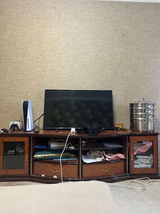 Продам мебель: Гарнитур, шкаф, Тв-тумба