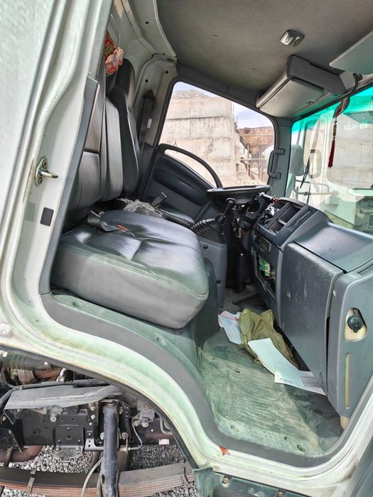 Isuzu kabina, motor,korobka,zapchast...