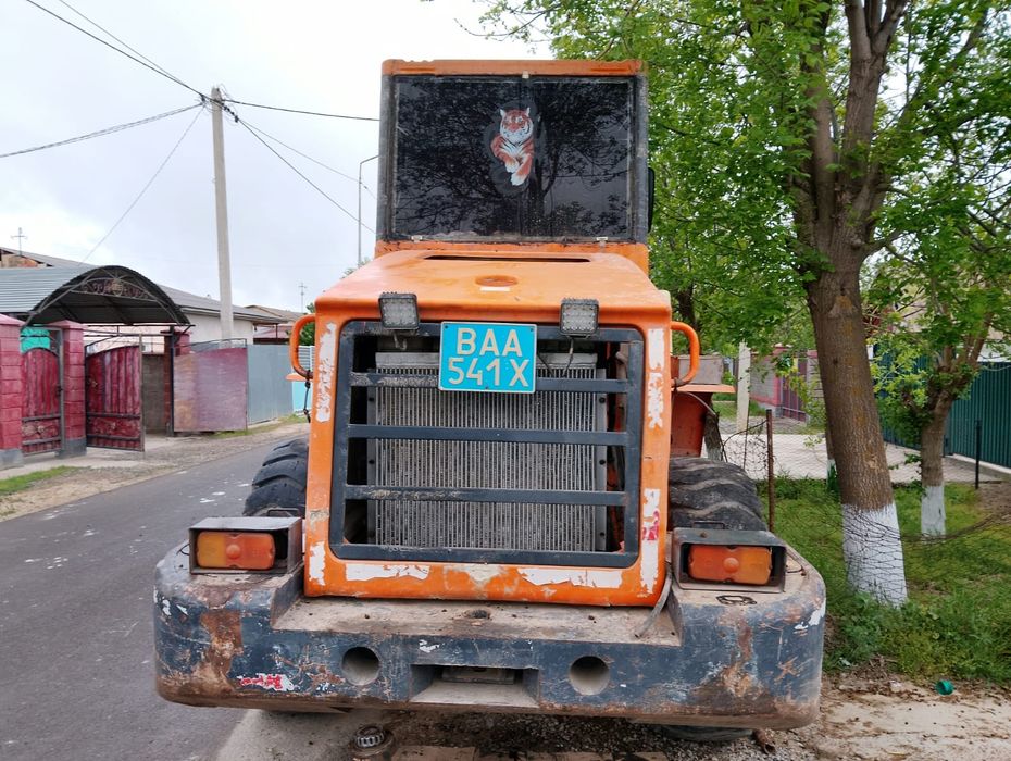 Погрузчик фронтальный