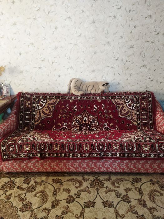 Продам хороший диван с креслами