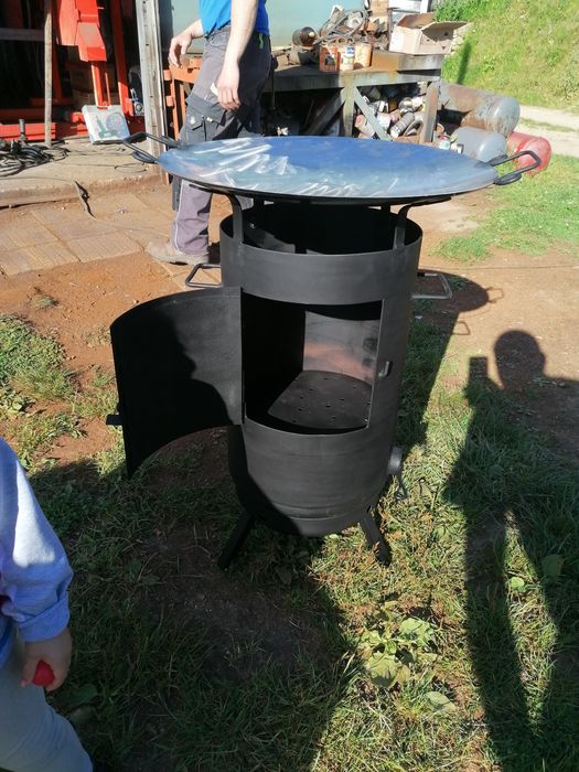 Барбекюта, сачове и скари.