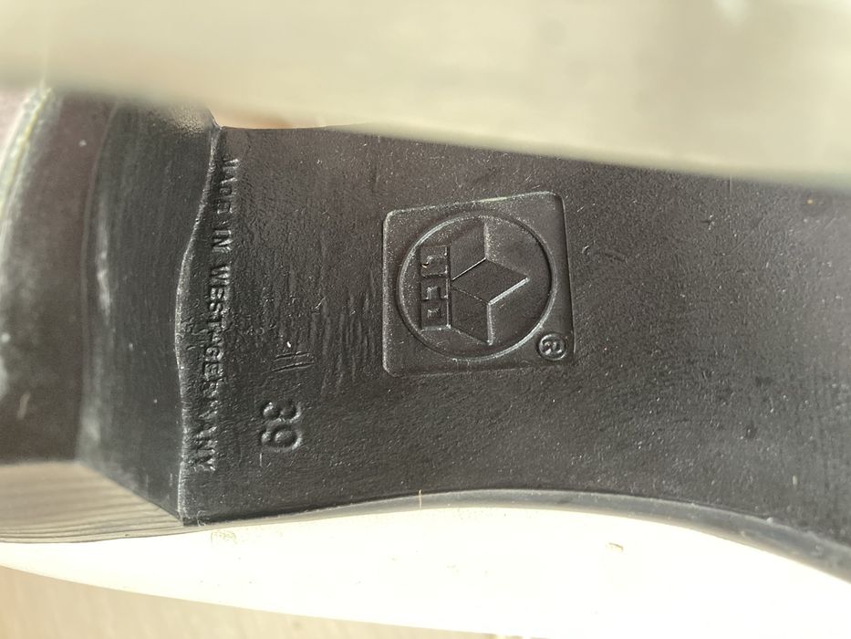 Patine dama piele, Lico