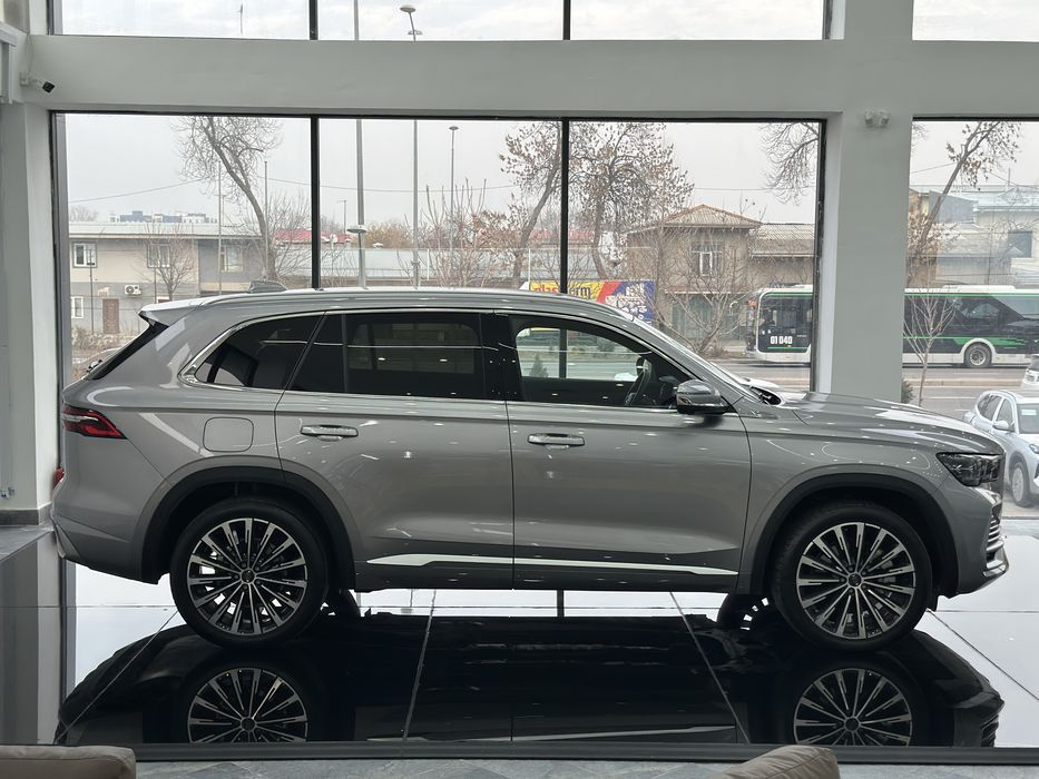 Monjaro, Volvo Zeekr oilasi Geely Monjaro afitsalni salon