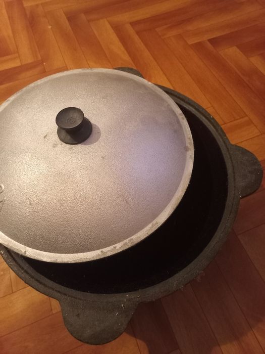 Продам чугунный казан на 8л