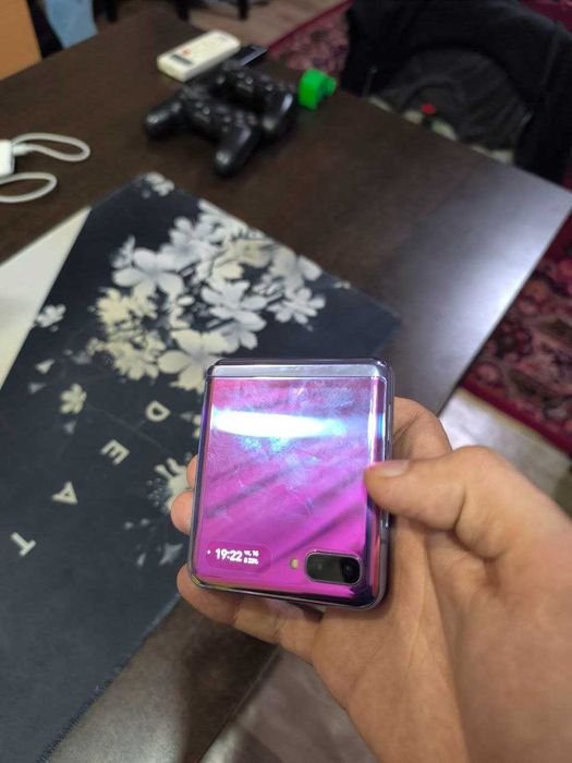 Samsung Galaxy Z Flip 256GB Mirror Purple оригинал привезён из Украины