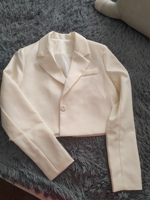 Продам жилет и пиджак новые.