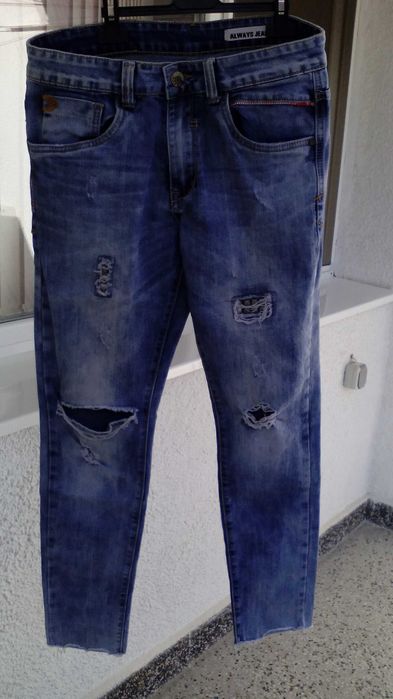 Дамски дънки с декоративни кръпки - размер М