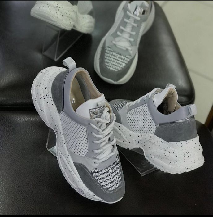 Продам кроссовки