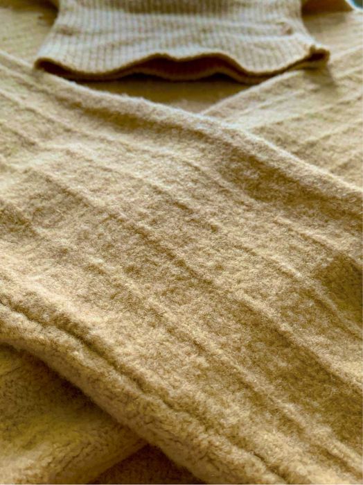 Helancă bărbați din lână, mărime M, NOUĂ, culoare maro camel, aspect luxury