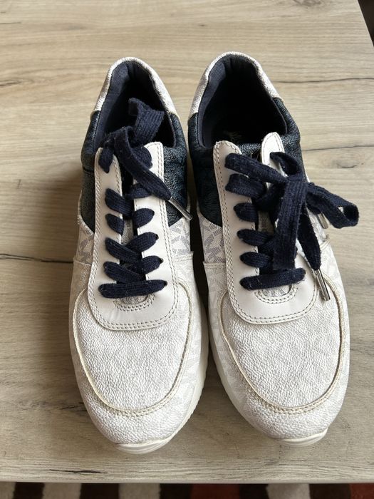 Продавам дамски маратонки Michael Kors