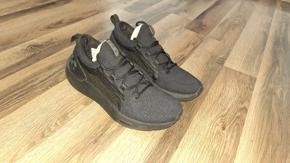 Маратонки UnderArmour UA W HOVR Phantom 3 SE