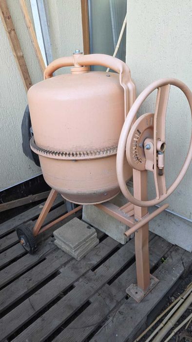 Betoniera electrica, cu capacitatea de 120 litri