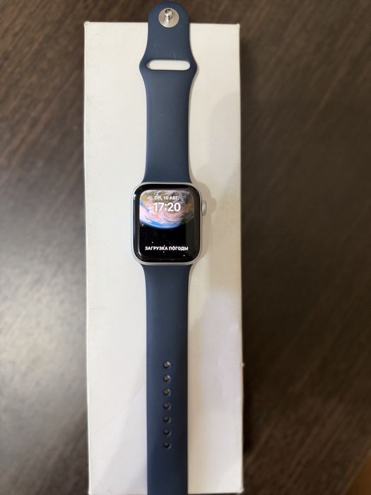 Продам Apple watch SE2
