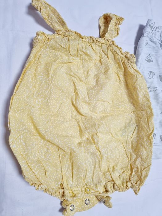 Лот бебешки дрешки за момиче - комплекти и бодита