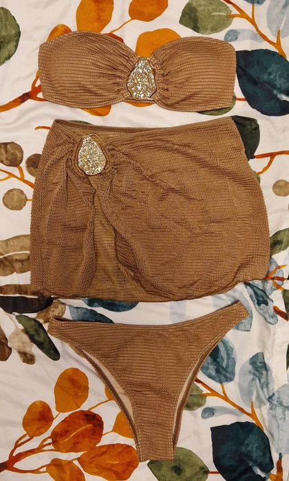 Нов! Бански от три части, бикини, без презрамки със златни детайли