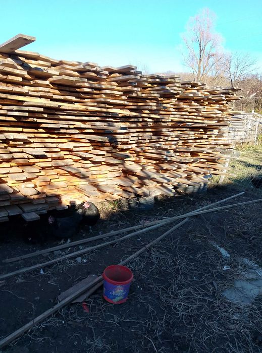 Vând lemne pentru construcții