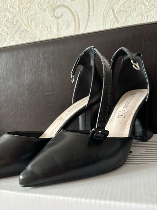 Продам женские туфли