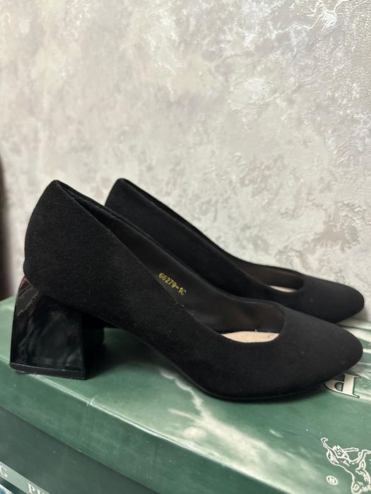 Классические чёрные туфли