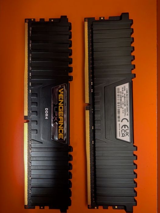 64GB (2x32GB) DDR4 RAM: Corsair Vengeance LPX, DDR4-3200 CL16