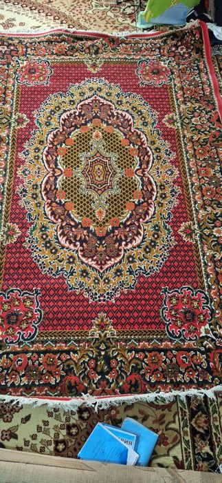 Ковры 1)  1.7×2.7; 2)2×3