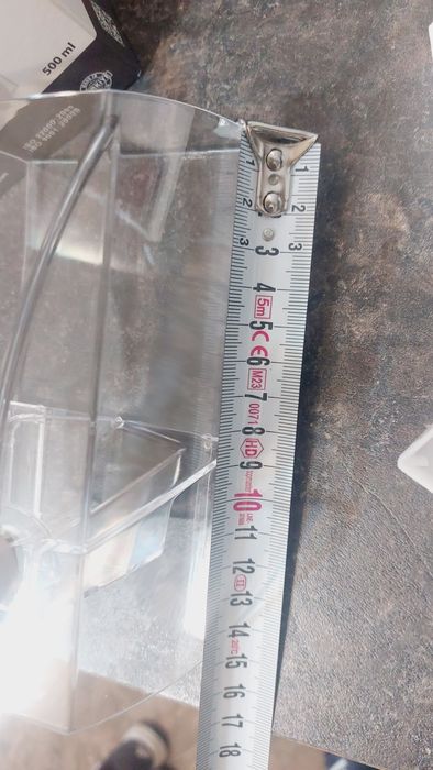 Дозатор за течен сапун за стена