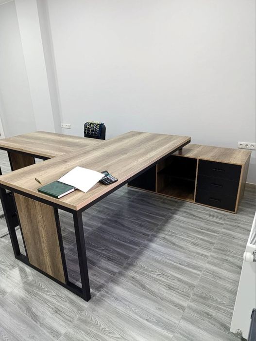 Стол в стиле лофт