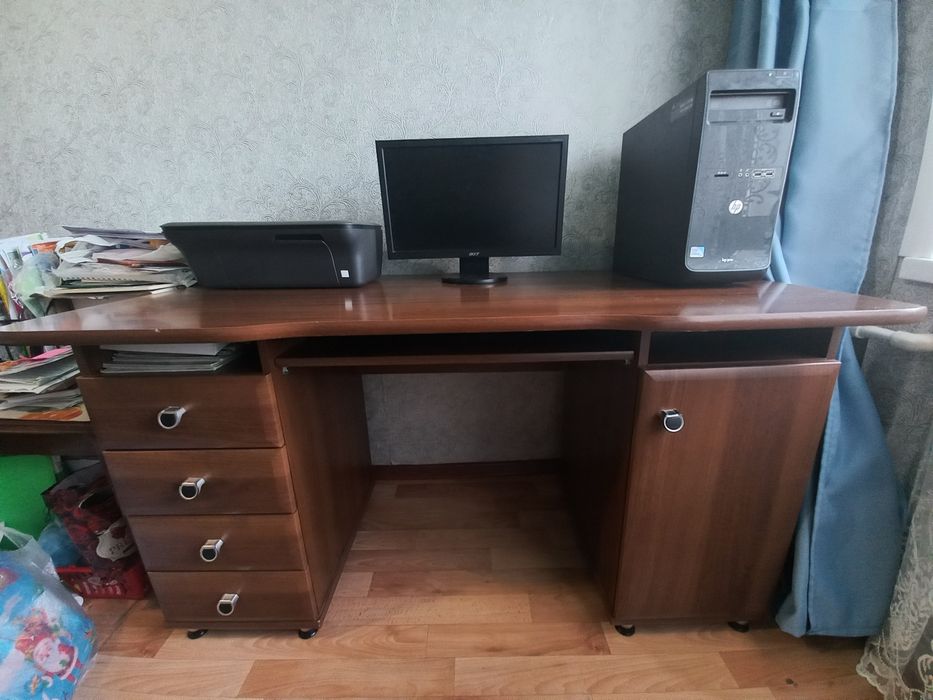 Офисный стол/Компьютерный стол