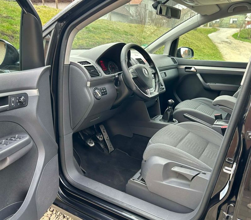 Volkswagen Touran 3X R-line 7 Locuri 2009 2.0 Diesel 170 CP