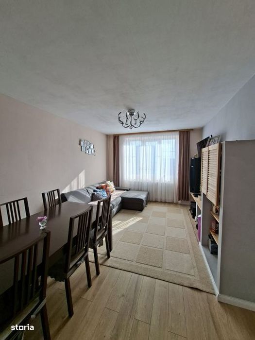 Vanzare - Apartament, 4 camere decomandat, proaspat renovat (6908)