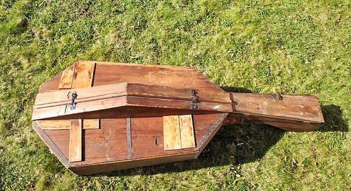 Дървен калъф за контрабас