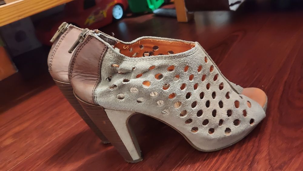 Продам босоножки