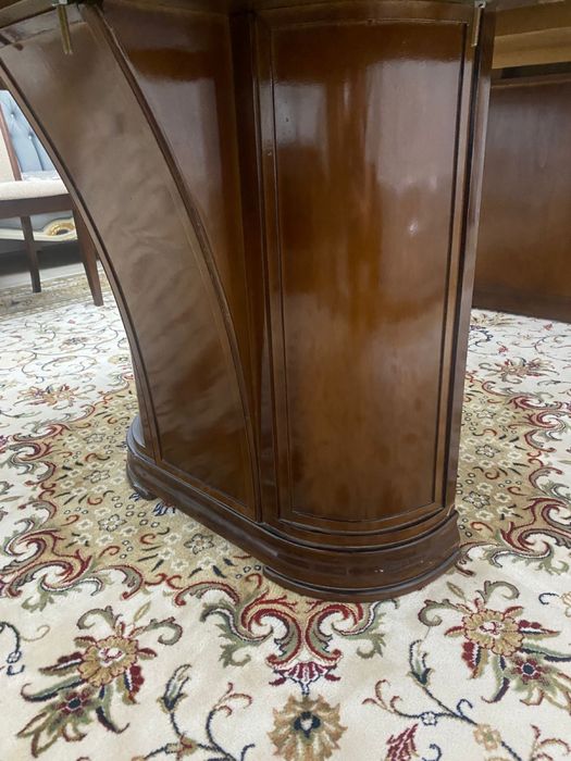 Стол гостевой для гостиной