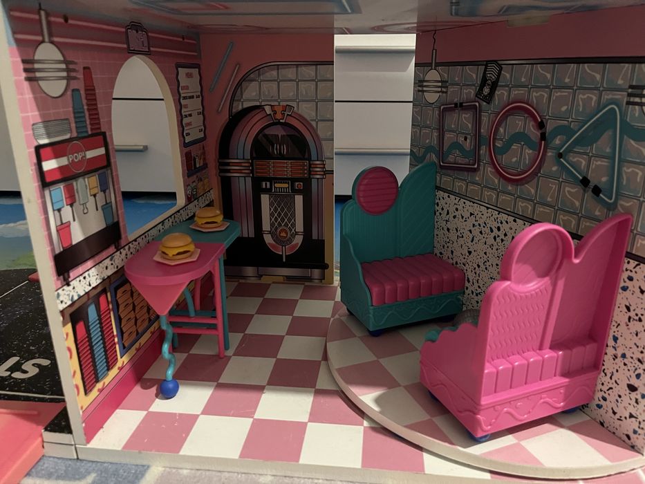 Дървена къща LOL surprise с 6 въртящи се стаи