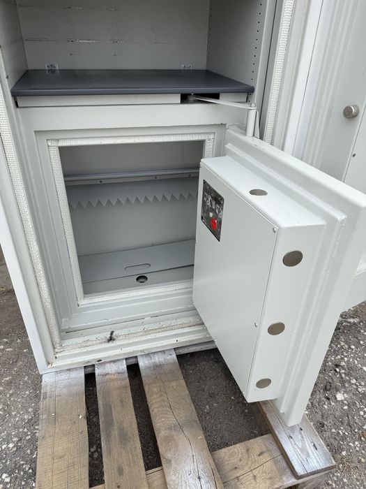 Огнеопорен сейф, Каса