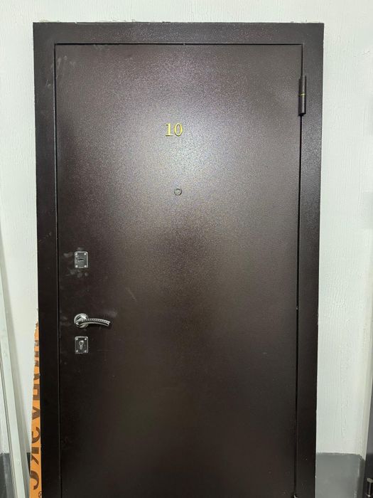 Входная дверь,  наружняя