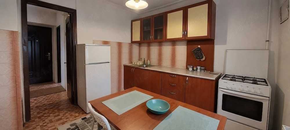 De închiriat apartament spațios cu centrală proprie | Complex Studențesc
