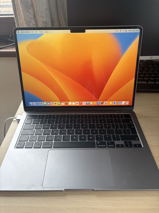 MacBook M3 16GB/256GB