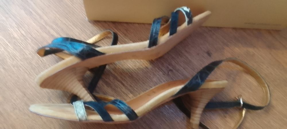 Продам босоножки 1 раз одевала 5000