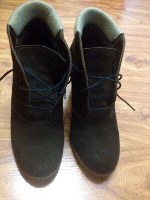 Продам замшевые ботинки