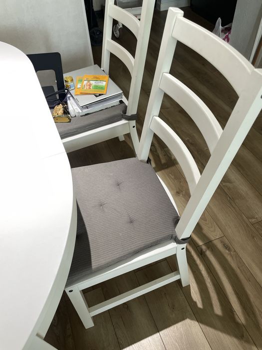 4 стула IKEA из массива дерева + подушки