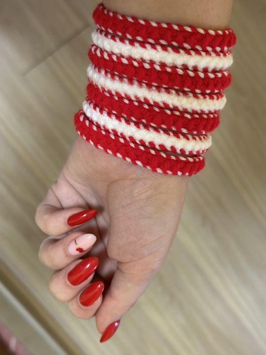 Мартеници ръчно плетени