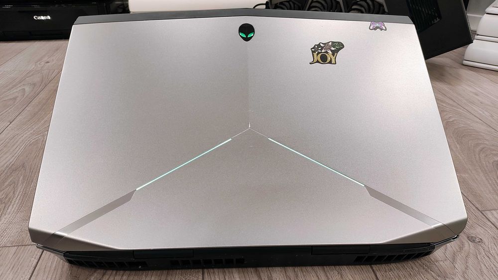 Laptop gaming ALIENWARE, model rar ,intel core i7 , doua placi video, display mare de 18,4 inch